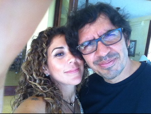 conductora de tv!!!! Bueno eso era ,, ahora soy mama , mami ,, mamita de 4