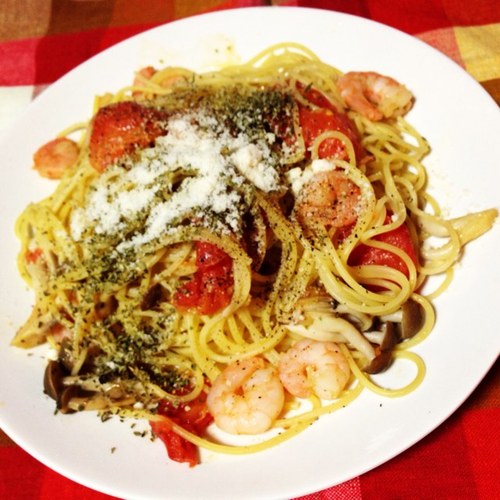 趣味は、自炊と歌です。好きな食べ物は、豆腐と大根おろし。美味しい焼きそばを作るのが夢です。