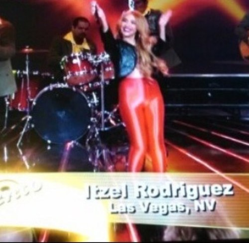 I write my thoughts and turn them into a melody - itzel conoce mi musica besos http://t.co/xfWIDSt3