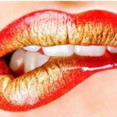 yunanievans's profile picture. Blue & White