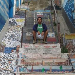 AliagaCristobal's profile picture. escuchando cerati