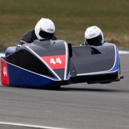 Im Karl Bennett live on the Isle of man sidecar mad 3 wheels is the future :)