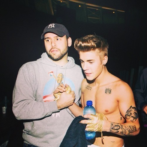 talking to the MOON. Jerry, i'm lovin it! Jeliebers are unbreakable! I'm Indonesian. thanks
