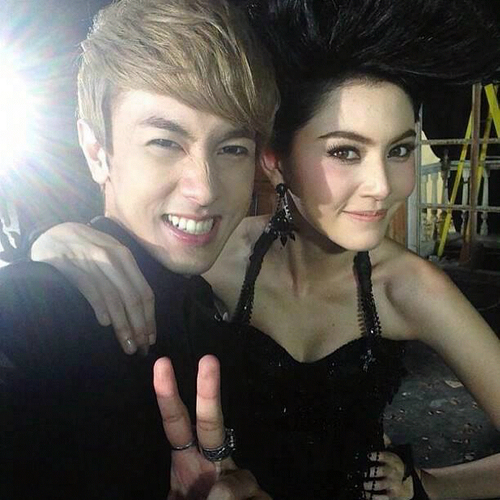 Hello I'm mai davikah hoorne Ufo Not real :)) real @DavikaH open 26/03/56