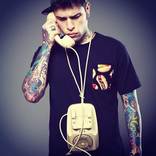 Ringrazio Fedez ed Emis che ogni giorno mi accompagnano ovunque vada. Grazie di eistere.