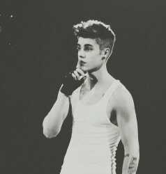 15. Lau {@nothinglikehe} y Silvia {@SilverSifer}. ¿Quién dijo que las Beliebers y las Directiones se llevan mal? {Belieber, Directioner.}
