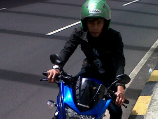 ekharestha's profile picture. Nun Gusti... Kanyeri jero ning ati kur Anjeun anu musti hirup kur darma wawayangan abdi sumerah kana sadaya katangtosan najan batin ngajerit maratan langit.