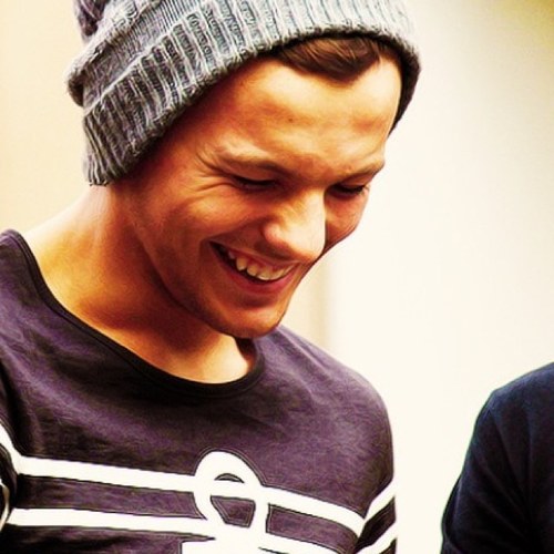 free follow account for @imreyshelthe2nd | please please follow back there with liam's 10 inch on top Xx