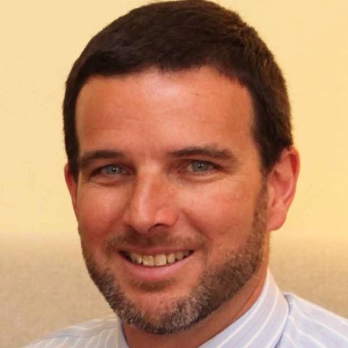 Cabezota, de los que creen que vale más reventar antes que dejar.

Gerente FAN Mallorca Shopping