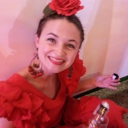 carosayz's profile picture. Some chick with one wedge-heeled foot forever in Sevilla. Follow for indignant cries for social change and mediocre imitations of other people's humor.