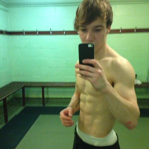 add me on facebook :) http://t.co/xixQZYMN and follow me, i follow back! #teamfollowback