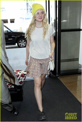 From @Pineapple_King  comes The Elle Fanning Offical Fan Site twitter account. Follow this account for the latest on Elle Fanning.