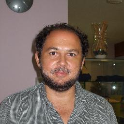 Abogado y periodista deportivo. Con la información hay que ser muy justo, social y ecuánime, además de saberlo comunicar. Especialista en streaming de eventos.