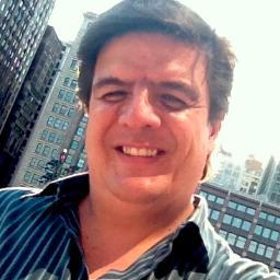 Clavadísimo amante de la TV y el cine... El recreo en mi vida es ser profesor, y la pasión está en las buenas historias.