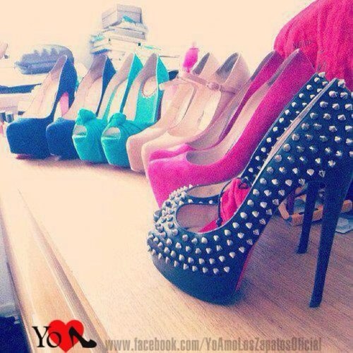 I'm 16
Follow me
J'adore bieber et rihanna!
They are the best.