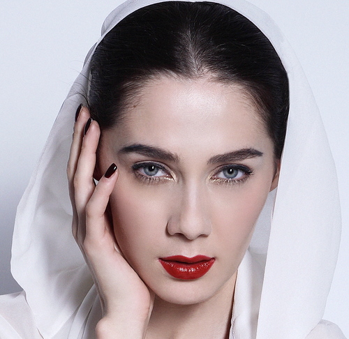 aStoFashion's profile picture. Exploring the fashion world - latest editorials, fashion and beauty news