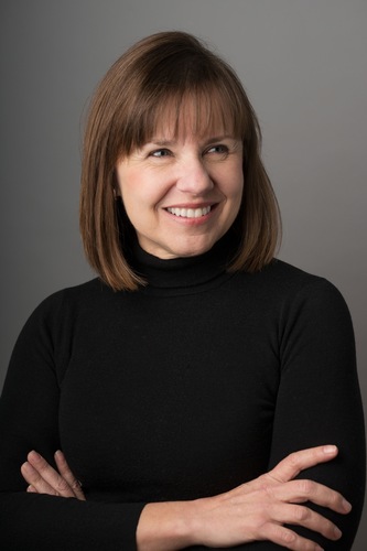 Speaker, trainer, author of 100 Things You Need To Know series, helping others become their best selves at work.