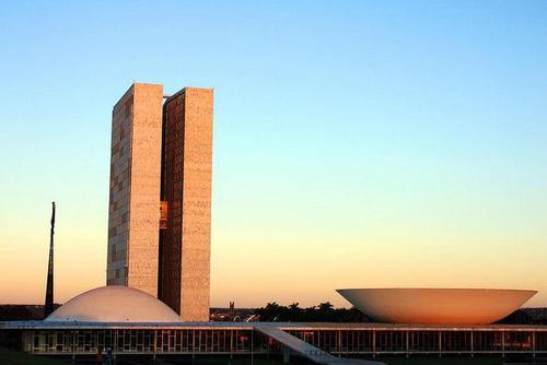 Perfil não-oficial que irá comentar e divulgar notícias sobre a Presidência do Senado. Curta tb nossa Fan Page: http://t.co/tGuK5a3APn