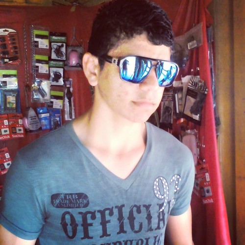 Ф Nunca deixe que as ilusoes  desse mundo destrua seus sonhos, pois Deus faz hoje, o que talvez so entenderemos amanha Ф