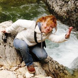 Loca por amor al arte sobreviviendo a duras penas en esta extraña Suciedad