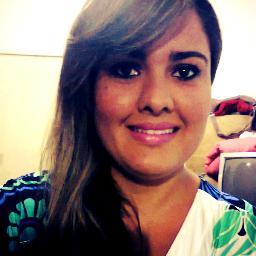 apenas uma pequena menina
com sonhos de uma grande mulher. vivendo num mundo surreal e estressante, :B
tentando apenas ser feliz ! ;)