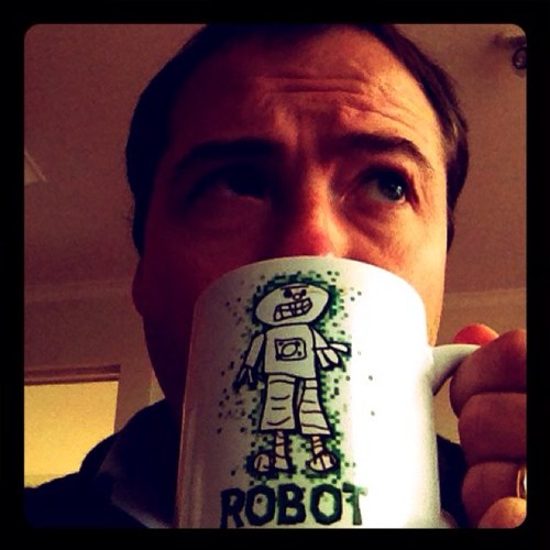 Creador de Agencia ROBOT / Director del canal https://t.co/q3vREp05cc / Periodista especializado en MKT y social media.