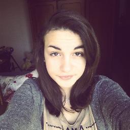 Hey ! :) I'm French. I'm Belieber & Directioner. ♥ And I follow back. :)