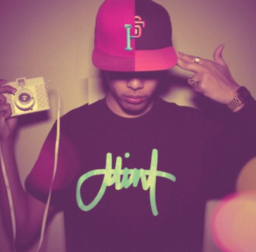 Feiten, Quotes, Swag en Herkenbare tweets 24/7 in je Timeline! Maak het follow knopje blauw! :)