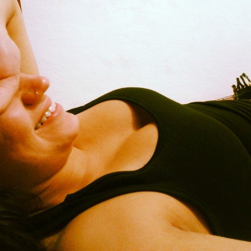 a moça de sorriso aberto ♪