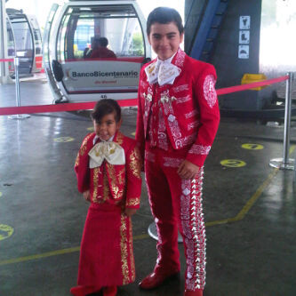 Mama de @potrillocarlos y de stefany romero los amooOoo. Nos cubrimos con la sangre de nuestro sr jesucristo.