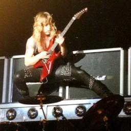 soy un fanatico del heavy sobre todo manowar