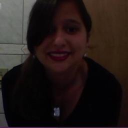 “Deixa-me te dar mil beijos. Deixa-me te sujar de batom, deixa-me te marcar com meu perfume. Deixam-me, te provar, que o mundo e mais vivo quando você sorri.”