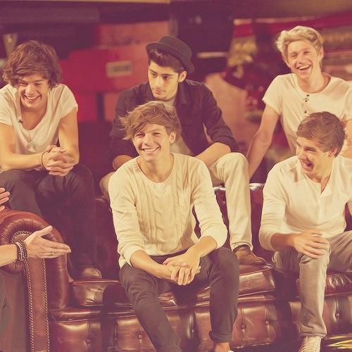 tAKEmEHOME_TH's profile picture. Sou directioner , belieber , sou viciada em chocolate ,amooo frio e não vivo sem musica! :) :D