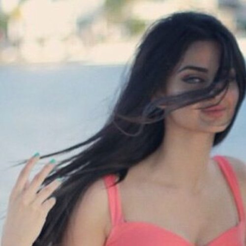 صيدلانيه وزوجة وام لعبد العزيز وعبدالحكيم يكفني اني ابنة ابي