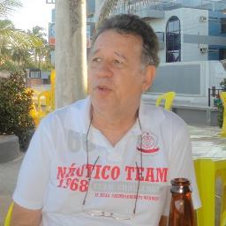 Pernambucano, casado, três filhos e dois netos. Fã da democracia e do capitalismo. Torcedor, exclusivamente, do Clube Náutico Capibaribe.