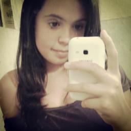 ' Viva como se sua presença não seja notada, mas sua ausência eternamente sentida.y'
Instagram ; Beekaa_