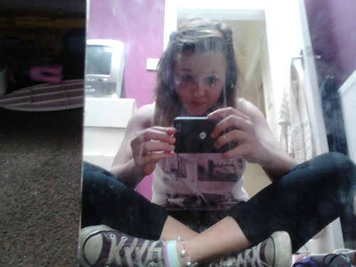 KelsiePhillips6's profile picture. dont follow in my footsteps i walk into walls...