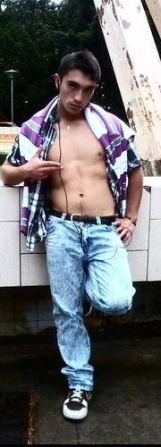 medina_bastian's profile picture. tengoo 18 me gusta salir carretear y pasarlo bn con todos mis amigos.trabajar y estar con mi polola
 trabajandoo en el hospital de lebu