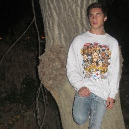 Hola Me Dicen Qkarloncho :$ tengo 17 añitos (: me gusta el chocolate , el futbol y salir con amigos *-* y eso no mas porque me da paja escribir mas hueás