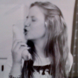 Martadescalza's profile picture. Criada entre Madrid y Murcia a ritmo de Bob Dyland y las canciones de Serrat. 13 años en el Liceo italiano y dos en un público. He acabado estudiando Filosofía.