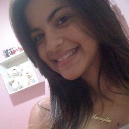 Nunca tive os olhos tão claros e o sorriso em tanta loucura. Sinto-me toda igual às árvores: solítária, perfeita e pura . (Cecília Meireles)