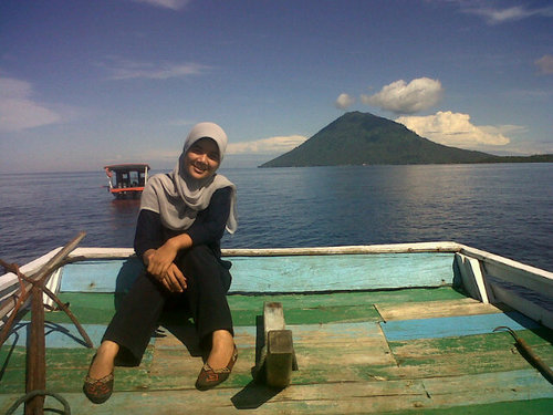 rozanaika's profile picture. books..music..complete..