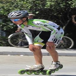 Estudiante de segundo año medio, deportista al maximo en patin carrera, tengo un hermano y amis padres junto ami ,