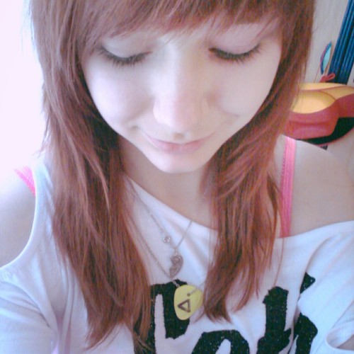 Helloo! :D My name is Maria and I am a directioner and belieber.. If you follow me, I will follow back! ;3