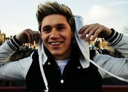 YOU GOT A FREE FOLLOW! PLEASE FOLLOW @lukemarryme96