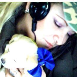 J-UNIT-,tecnico en sistemas, asistente bilingue, jewler designer, crafty , makeup artist ,hija, hermana,tia, prima y amiga.