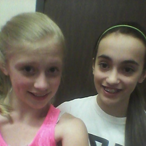 I'm lizzy, dont wear the name out, I am a directioner, a dancer, and a softball player...follow me and I'll follow back:-]