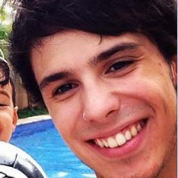 Será que um dia desses vou te encontrar só pra te dizer, que foi com você que aprendi amar? Vivo por voce @_FeeRibeiro Criciuma