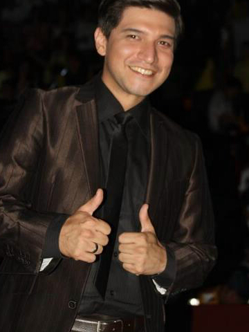 Cantante,compositor,amante de Dios y la vida, enamorado para siempre.