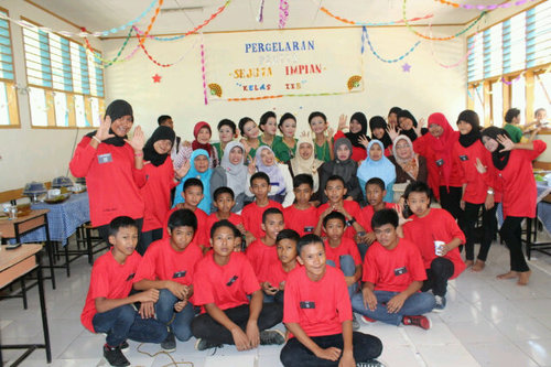 Ninetwo_2013's profile picture. Official twitter class IX-2 SMP 4 Sungguminasa alumni 2013 , angkatan 2010!!